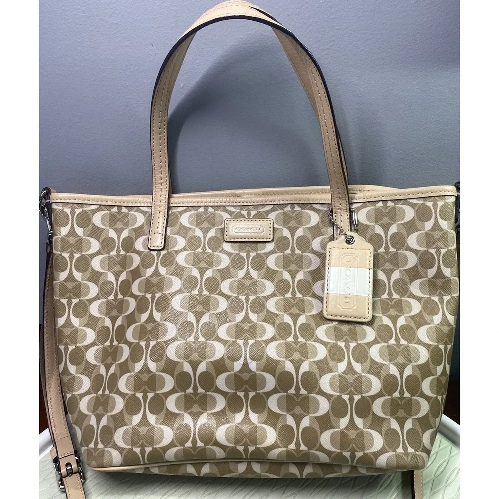 COACH Womens Signature Park Metro Dream C Tote Handbag Purse Tan &White 14x9x4‎